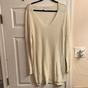 Old Navy Cream V-Neck Sweater